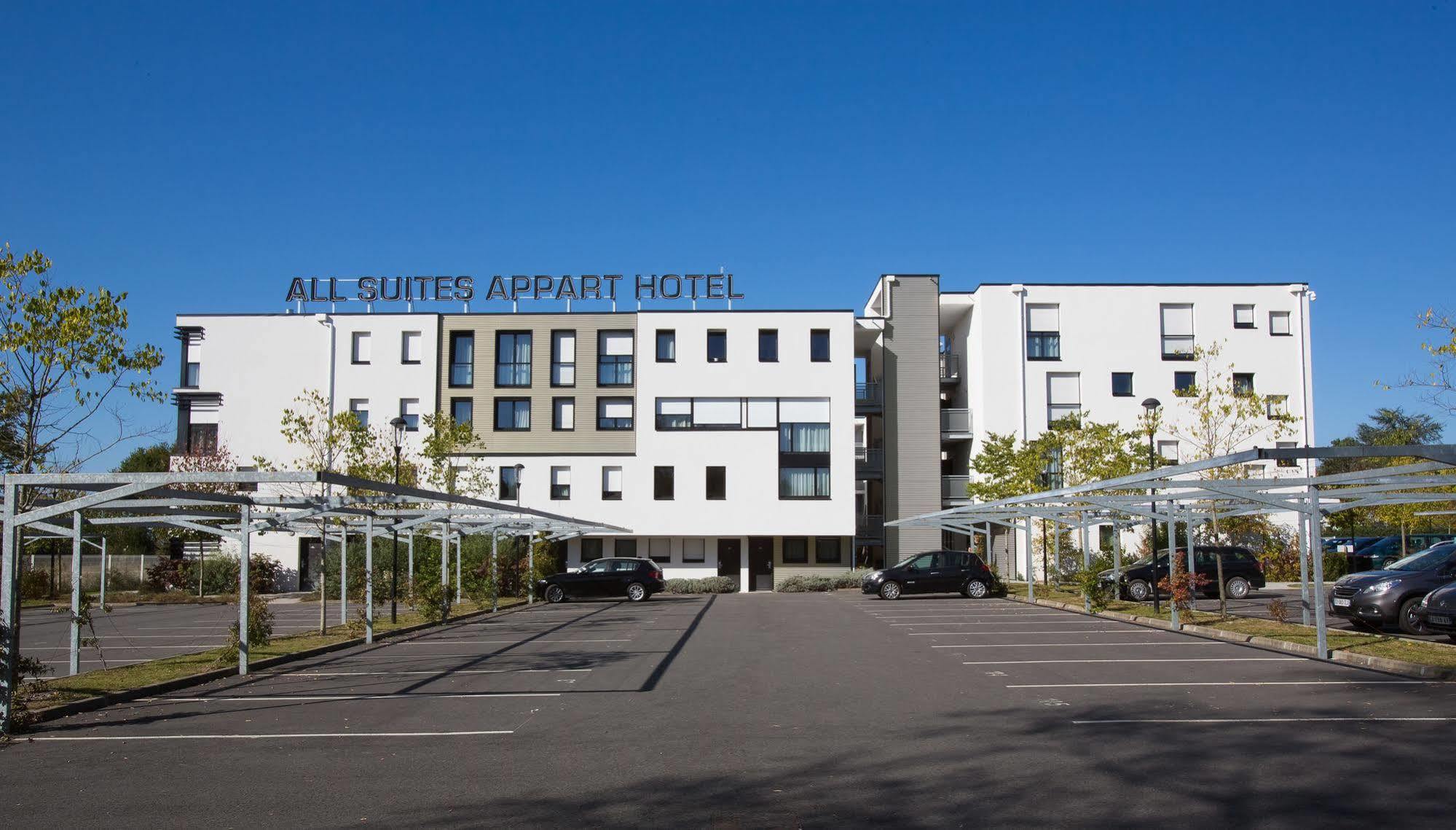 – Zénith 3* Pau